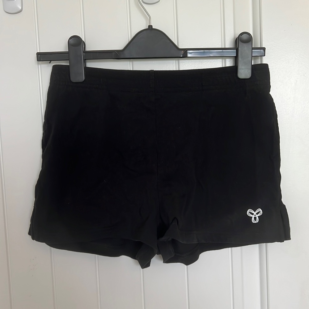 Aritizia TNA Black Sweat shorts